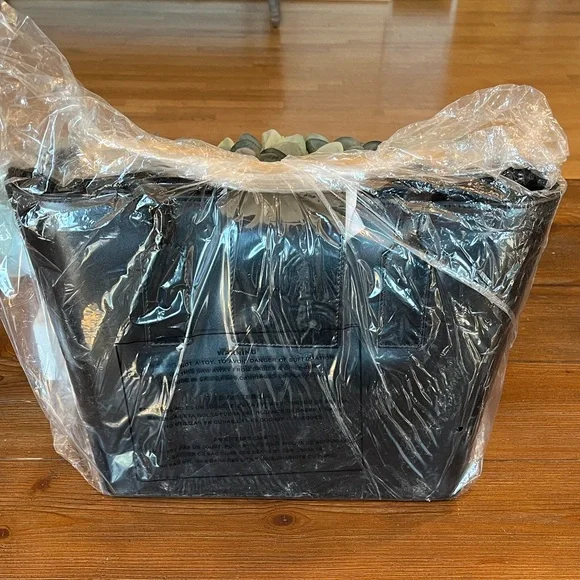 NWT Valentino By Mario Valentino Delphine Super V Leather Tote Bag Black - Picture 8 of 9